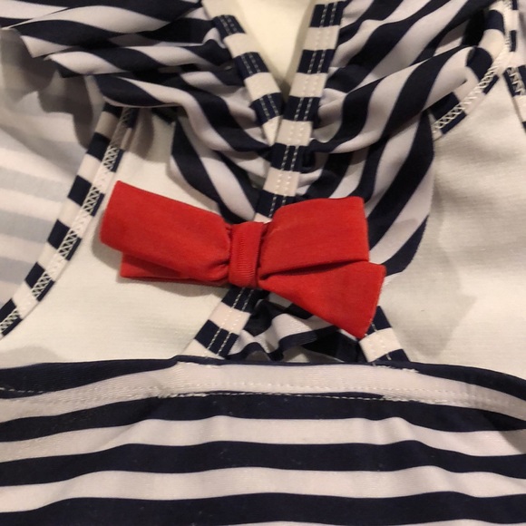 Like new Cat & Jack swimsuit 5T - Picture 5 of 5